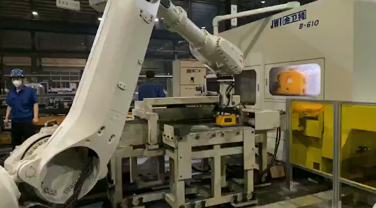 B-610鋸板機機器人碼料視頻